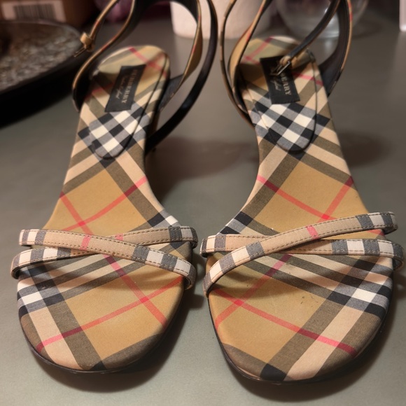 Burberry Women’s Hansel Ankle Strap Sandals Size 40 - Picture 3 of 9